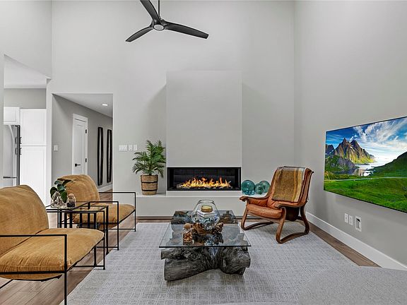 2nd image of 860 Lakes Blvd