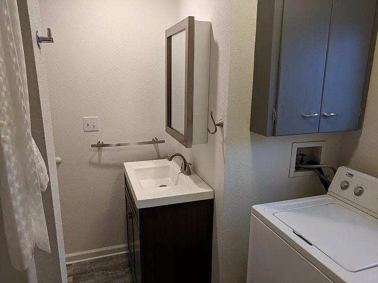 521 1/2 S Clark St — Photo 6
