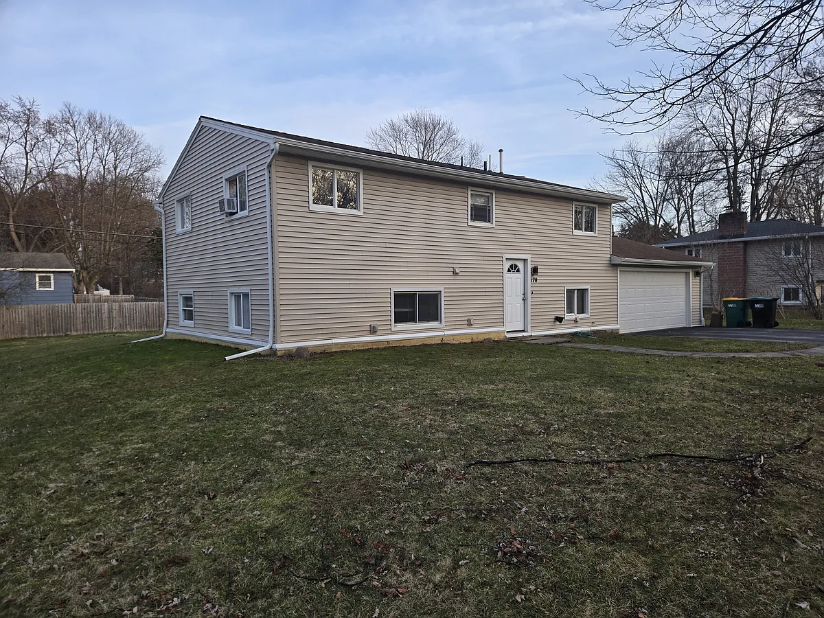 Building Photo - 170 Thompson Rd