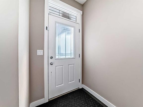 3rd image of 11 E Cougar Ridge Pl SW