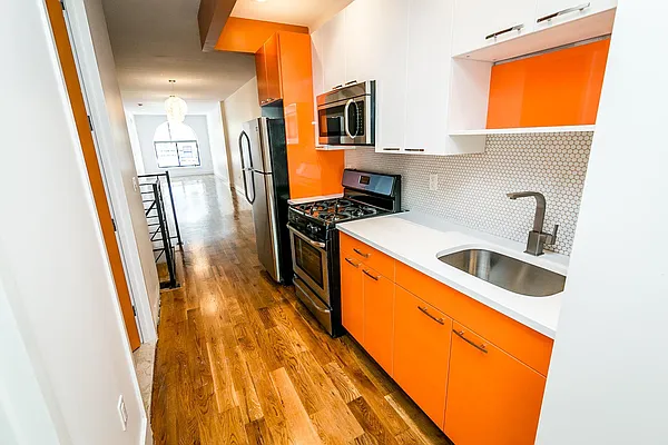 Rented by Nooklyn NYC LLC | media 40