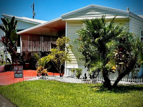 2065 N Mobile Estates Dr, Sarasota, FL 34231