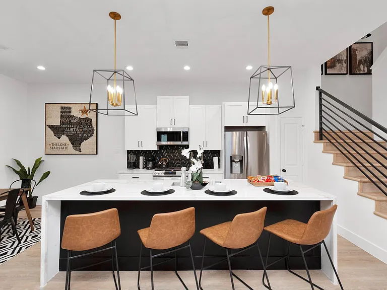 5308 Denmark St — Photo 10