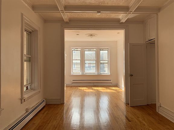 3rd image of 107 Baldwin Ave APT 2R
