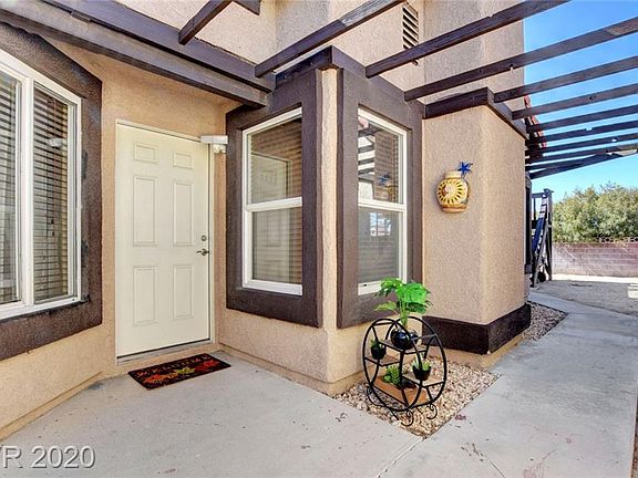 4th image of 2341 Los Feliz St