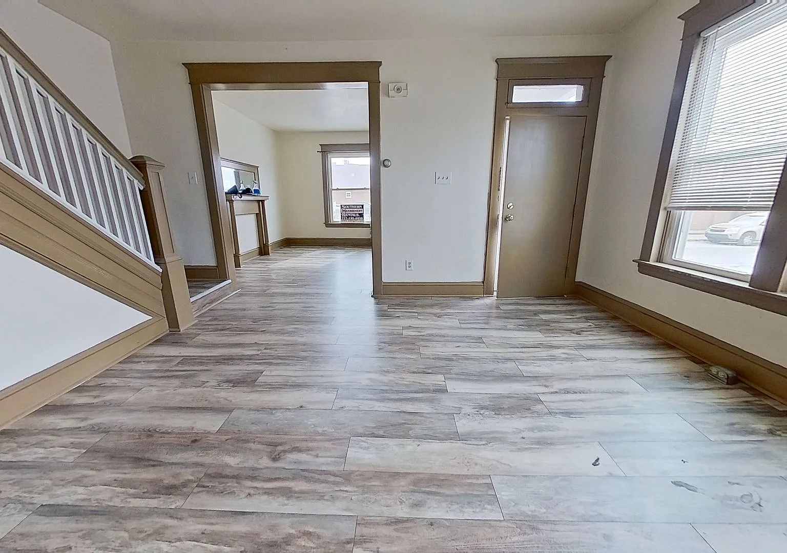 Spacious 3 Bedroom Duplex — Photo 4
