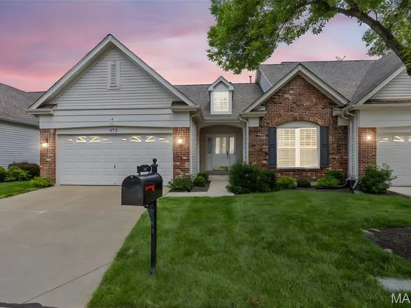 675 Stonebrook Ct, Chesterfield, MO 63005