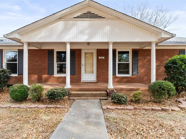 202 Fieldcrest Dr, Stanley, NC 28164