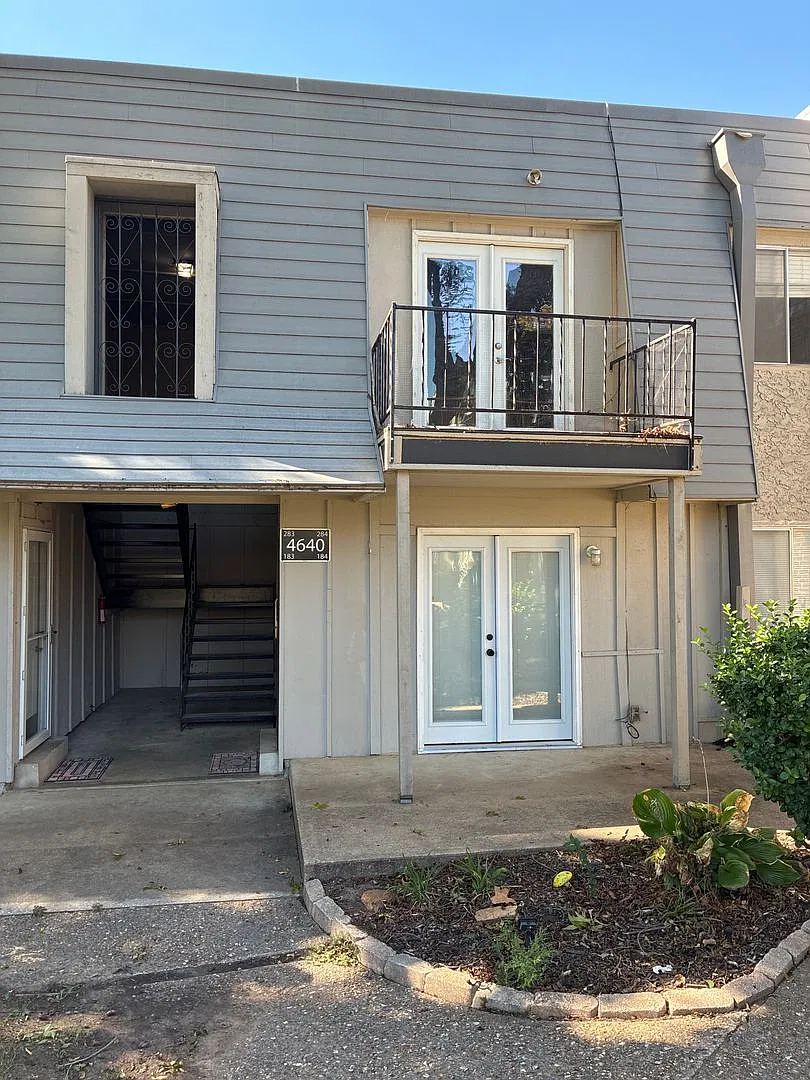 1 Bed / 1 Bath at Willow Creek Condos 68th & Yale $1100/month Washer/Dryer included — Photo 1
