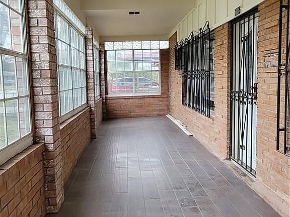 3rd image of 2105 Camellia Ave