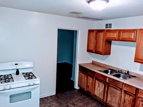 3rd image of 4712 Primrose Ave