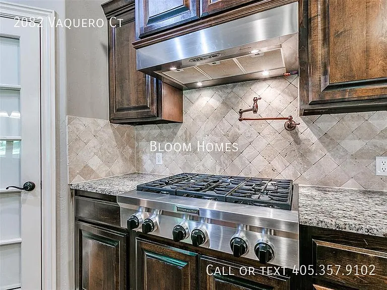 2082 Vaquero Ct — Photo 6