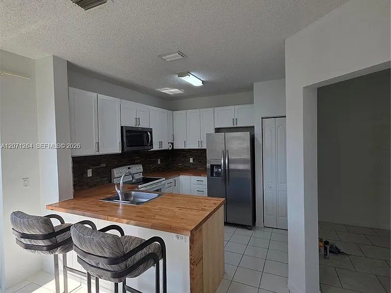 21250 NE 8th Pl #1 — Photo 8