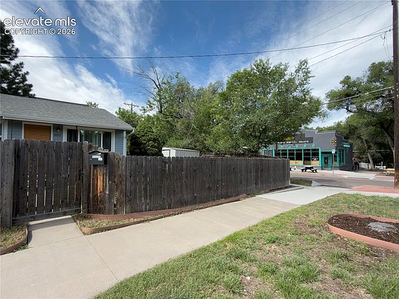4th image of 803 E Willamette Ave