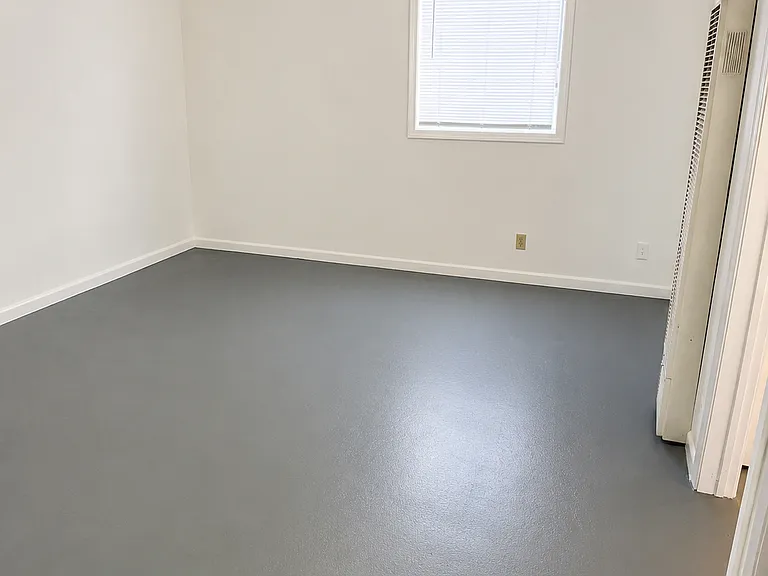 212 E Adams St #1 — Photo 4