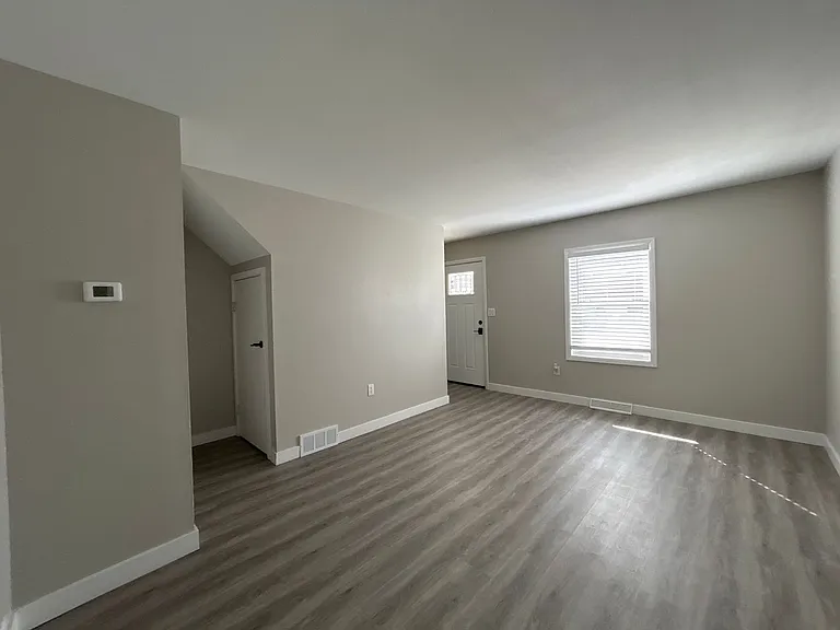 809 Lindenwood Dr S — Photo 9