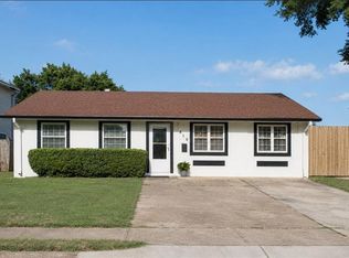813 Oakwood Dr, Gretna, LA 70056