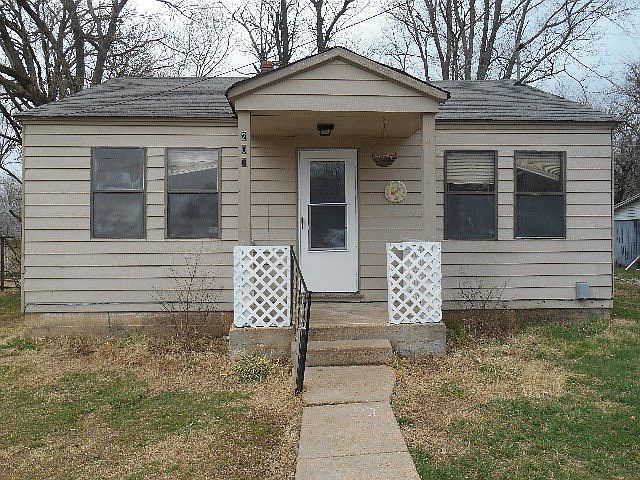 1st image of 207 Ash St
