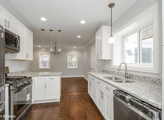 4th image of 5939 N Forest Glen Ave