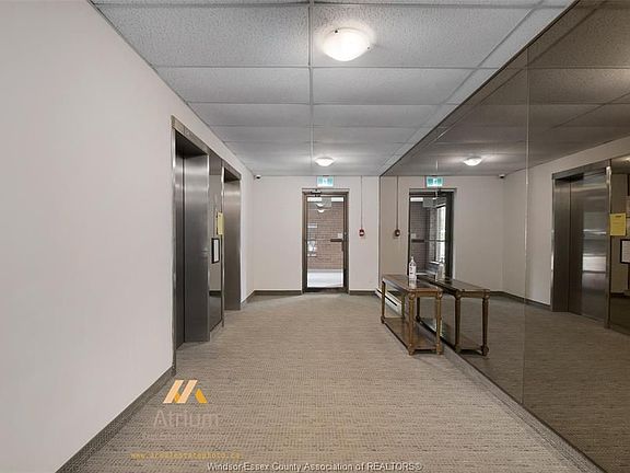 5th image of 3936 Wyandotte St E #502