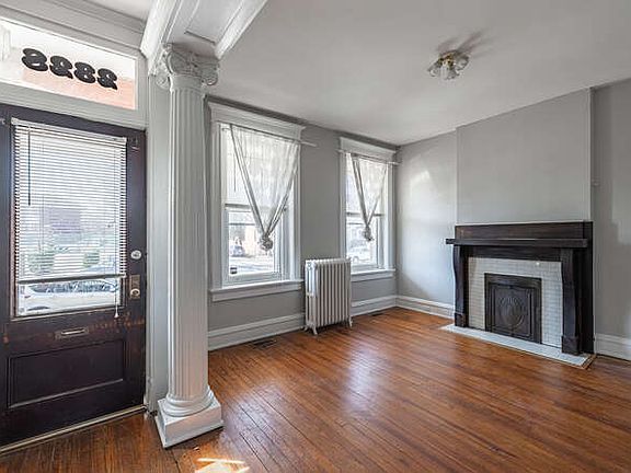 5th image of 2328 Stuart Ave #1