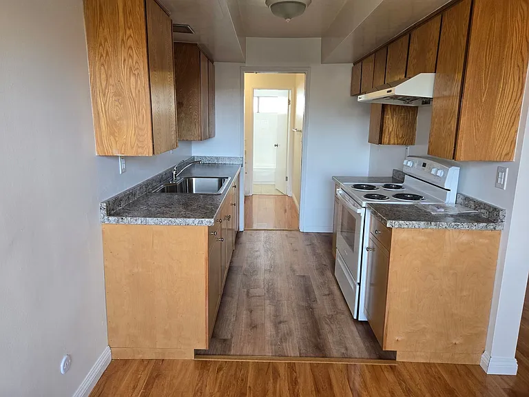 Stratford Apartments — Photo 4