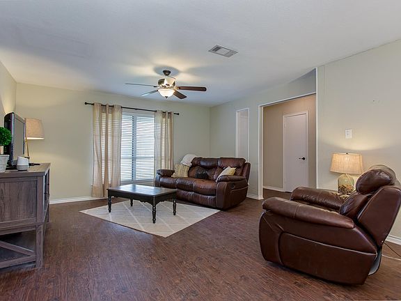 4th image of 2930 Esterbrook Dr