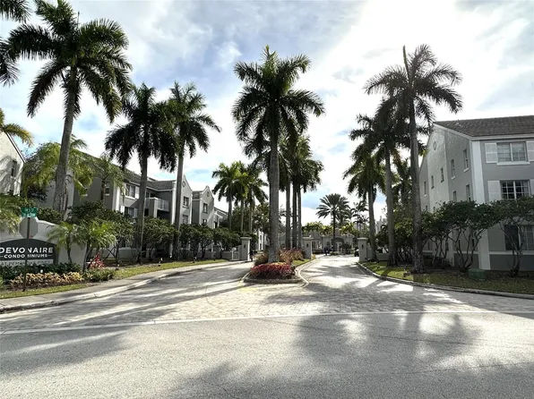 11133 SW 8th St, Pembroke Pines, FL 33025