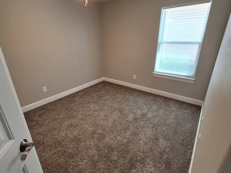 2111 S Connor Ave — Photo 13
