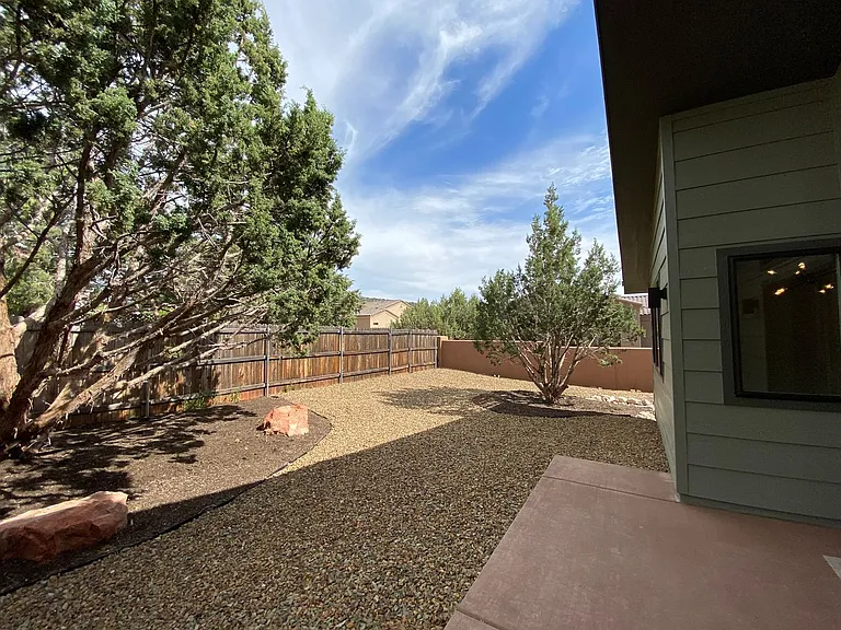 100 W Hummingbird Ln — Photo 17