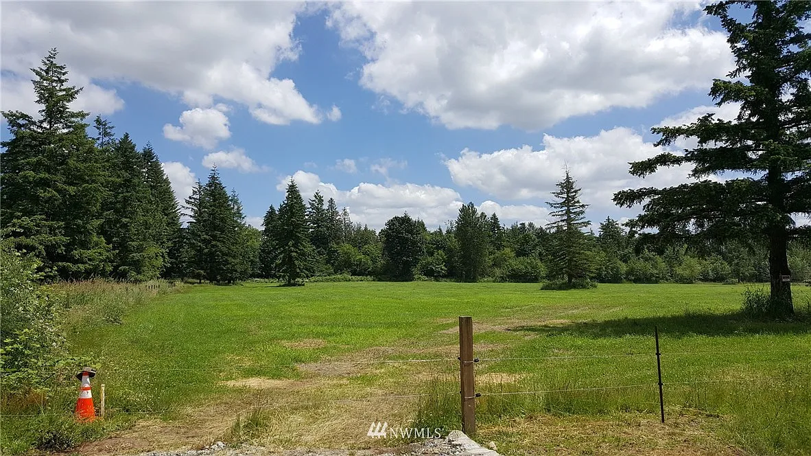 389 XX 200 Th Ave SE photo 1