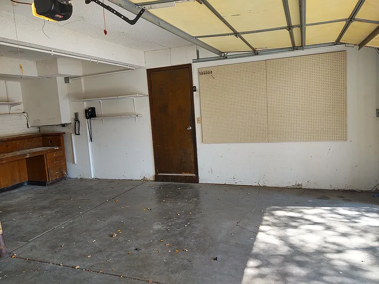 1724 W Arlington St — Photo 16