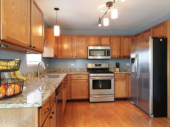 5th image of 536 Charlton Ct