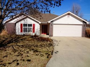 612 Lincoln Ct, Lawrence, KS 66044