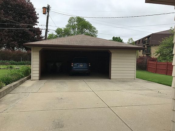 2.5 car garage