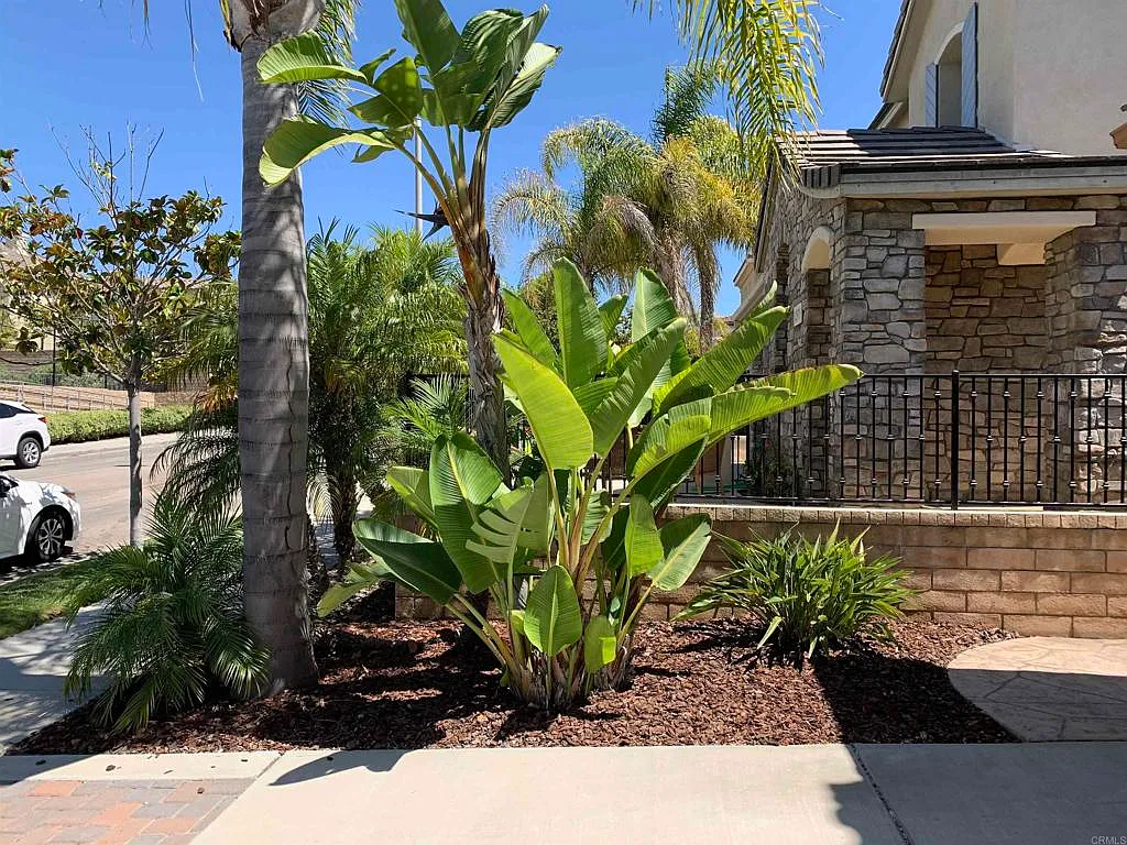 4 bed, 2724 sqft, $6,995 — Photo 3