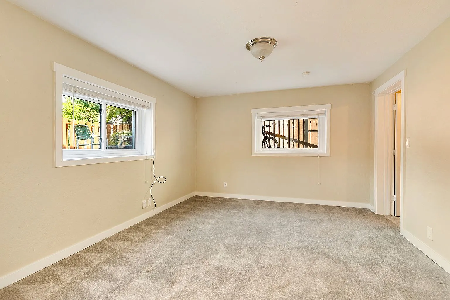 3 bed, 1020 sqft, $3,050 — Photo 3