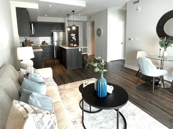 16 Markle Cres #214, Hamilton, ON L9G 0H4