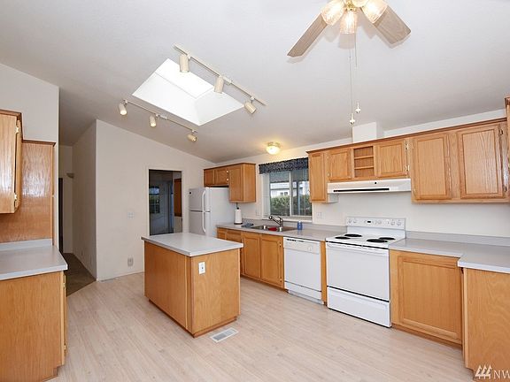 4th image of 14727 43rd Ave NE Unit 1