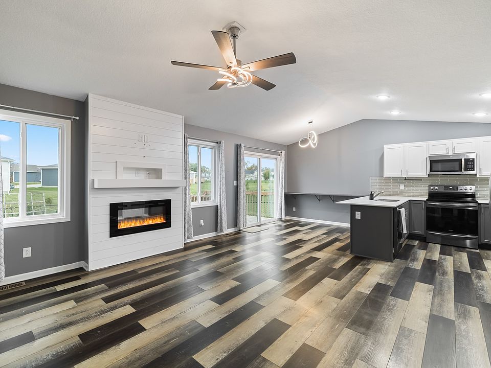 1st image of 1015 Locust St