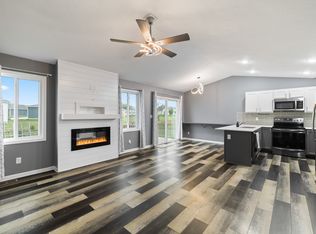 1015 Locust St, Waukee, IA 50263