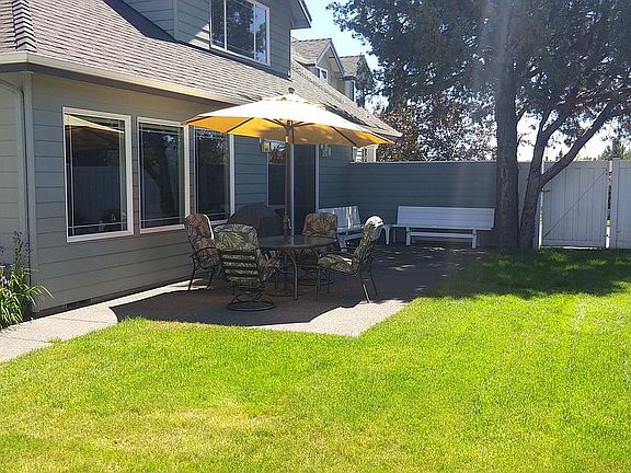 Fenced back yard & Patio