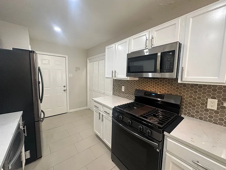 7814 Bob White Dr — Photo 20