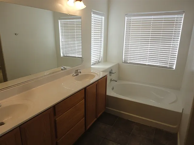 5711 W Shady Grove Dr — Photo 11