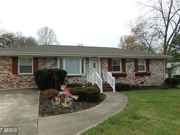 4th image of 820 Salem Dr