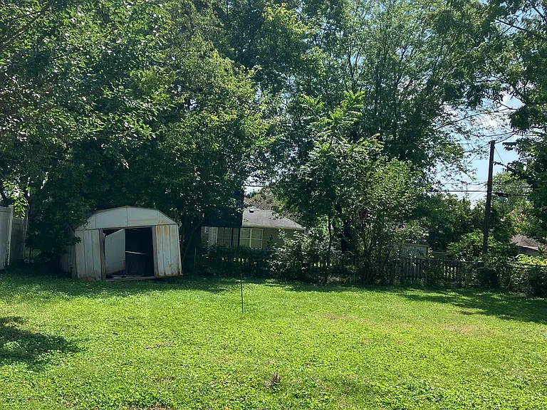 large back yard with apartment