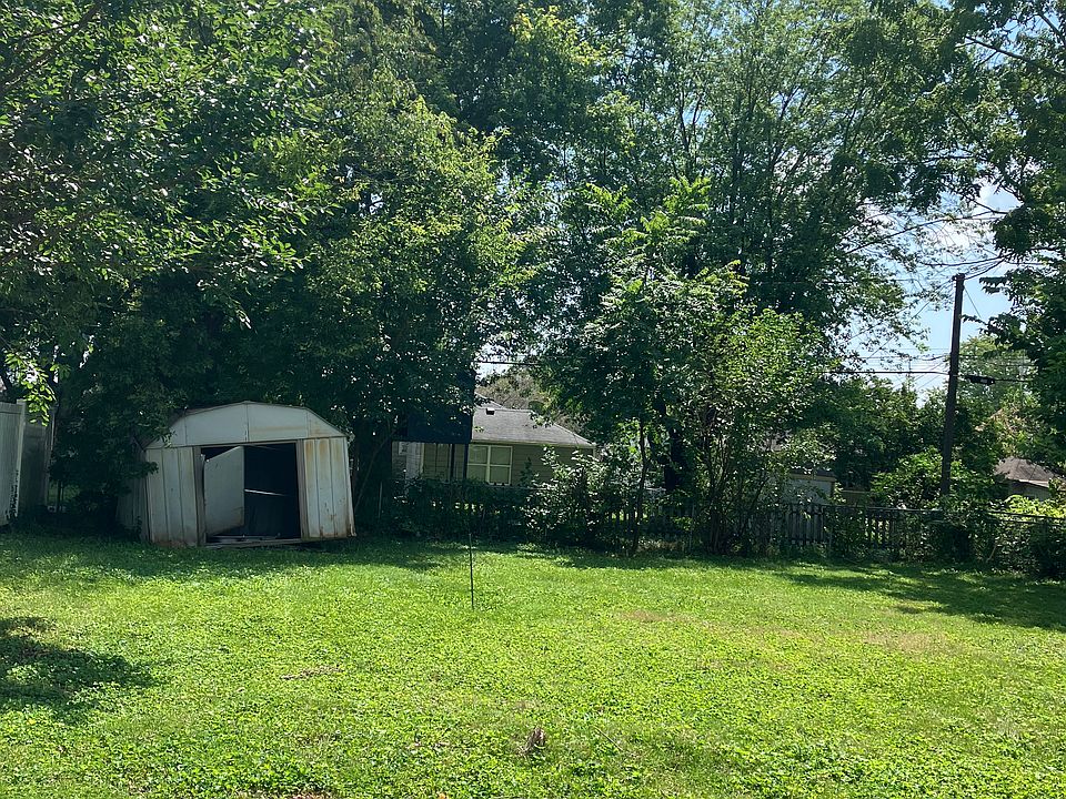 large back yard with apartment