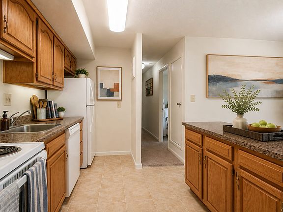 3rd image of 106 Pleasant Ridge Dr #10S-3B