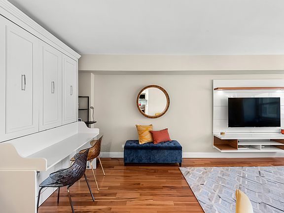 5th image of 101 W 12th St APT 14Y