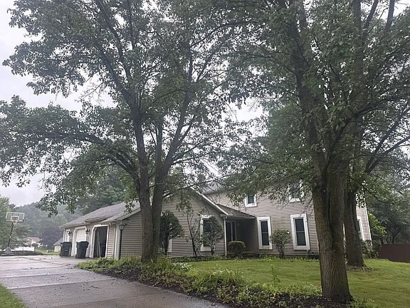 3rd image of 4412 Satinwood Cir NW
